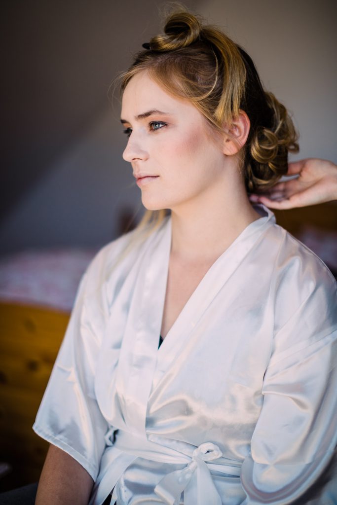 Portrait der Braut beim Getting Ready