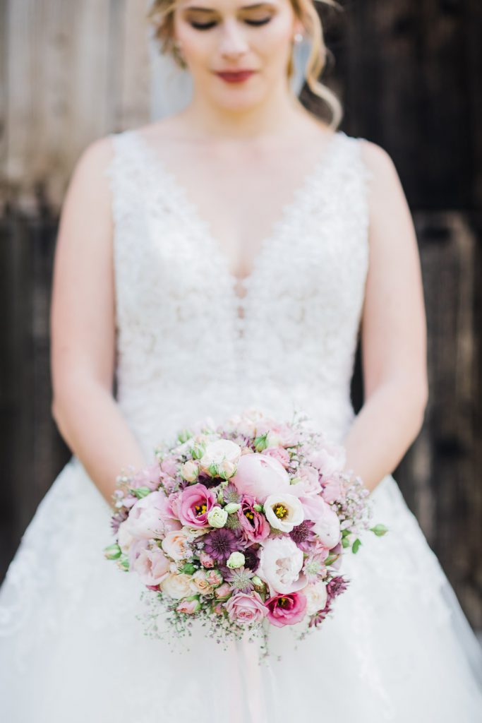 Braut mit Brautstrauß