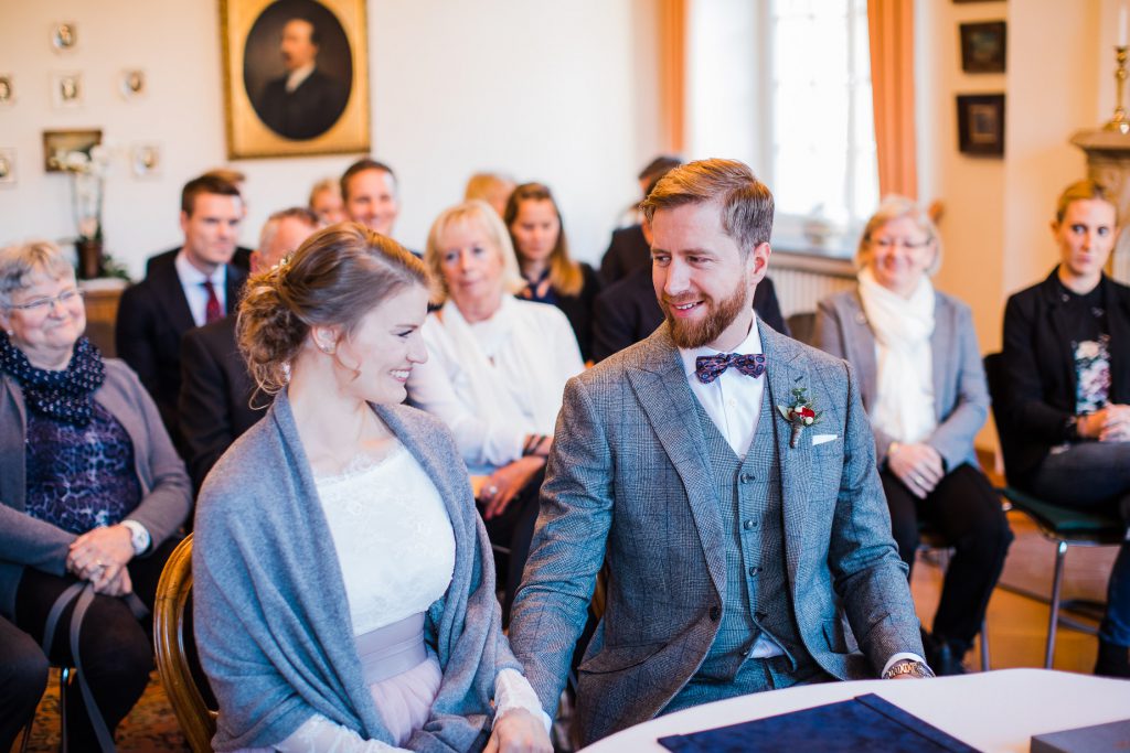 Brautpaar beim Standesamr